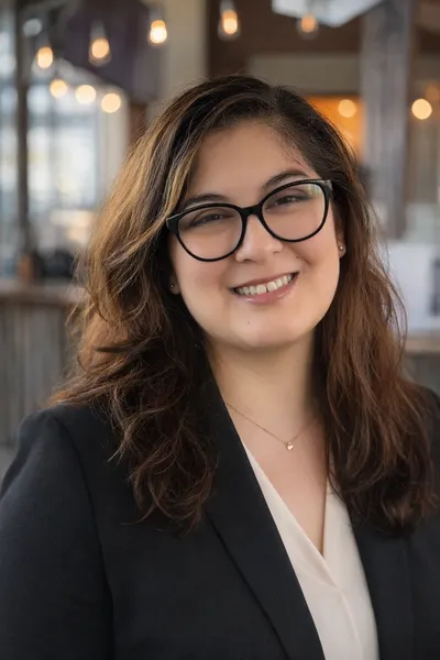 Paloma H. Siordia, founder of Cedar Zephyr Business Solutions LLC, leading a client strategy meeting